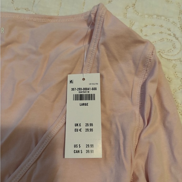 Hollister Light Pink Top - Picture 7 of 7